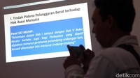 Anam juga mengungkapkan soal pencabulan yang hanya bisa dipidana kalau dilakukan di ruang publik. Menurutnya kekerasan pencabulan pasti dilakukan secara sembunyi-sembunyi.