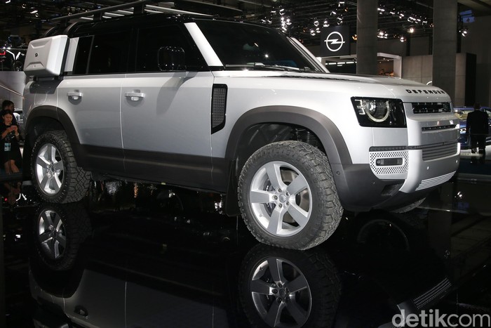 Land Rover Defender dipamerkan di Frankfurt Motor Show bulan September 2019