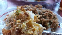 Mau nambah lauk lain? Ada sayur lodeh, sayur sup, orek tempe, mie goreng dan lainnya buat pelengkap nasi putih. Dijamin nambah! Foto: Detikfood/Pradito Rida Pertana