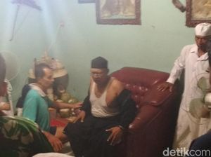 Selesai Tapa Pendhem, Rumah Mbah Pani Didatangi Warga