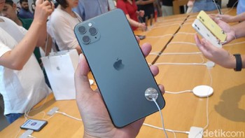 Ini iPhone 11 Pro Midnight Green. Foto: Adi Fida Rahman/detikINET