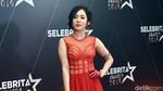 Wow, Ucie Sucita Tampil Seksi dengan Dress Menerawang