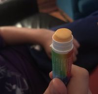 Agar Tak Ketahuan, Anak Ini Simpan Keju di Wadah Lip Balm
