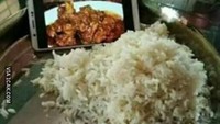 Gambaran lauk makan anak kost nih. Makan nasi lauknya ayam teriyaki tapi dalam bentuk foto. Ya ampun cuma membayangkan rasanya dong. Foto: istimewa