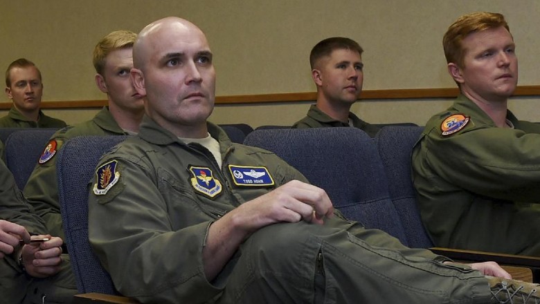 China: Pilot FedEx Amerika Ditahan Atas Dugaan Penyelundupan Senjata China: Pilot FedEx Amerika Ditahan Atas Dugaan Penyelundupan Senjata