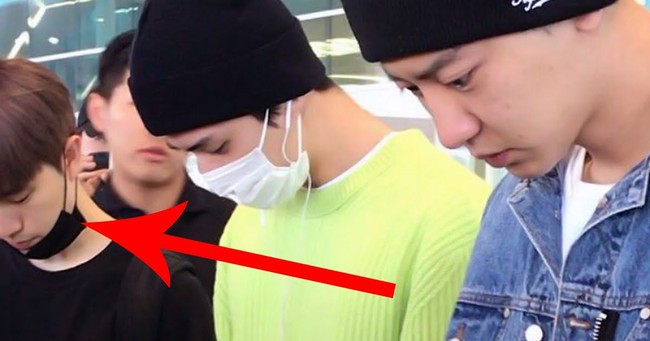 Choi Woojin jadi viral setelah fotonya tersebar di Twitter. Ia muncurl di bandara dan berdisi di samping Chanyeol EXO dan Sehun EXO.  Foto: dok. Twitter.
