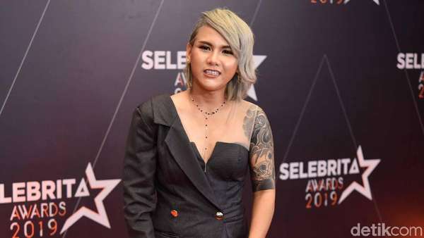 Sudah Tampil Seksi, Evelyn Kok Mau Pulang? Sudah Tampil Seksi, Evelyn Kok Mau Pulang?