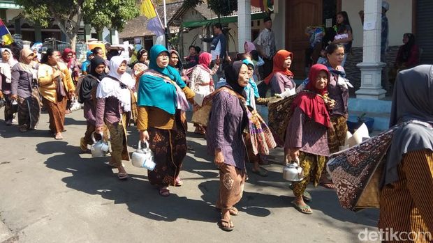 Kenduren Udan Dawet untuk meminta hujan di Boyolali.