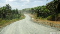 Perbaikan jalan Trans Kalimantan yang melalui wilayah Penajam Paser Utara itu bersumber dari Anggaran Pendapatan Belanja Daerah (APBD) 2019 Pemerintah Provinsi Kalimantan Timur.