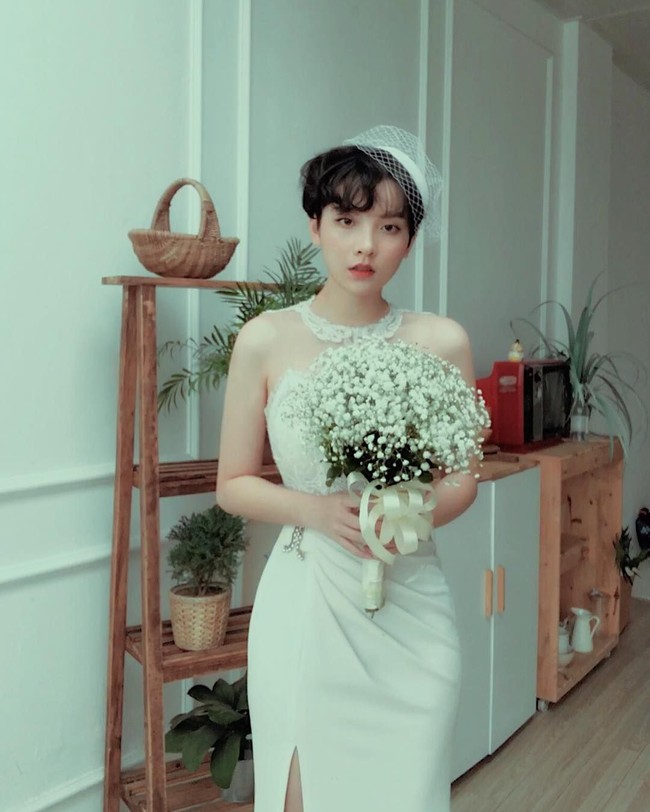 Ia pun tampil menawan ketika memakai busana mirip gaun pengantin berikut. Foto: Instagram @morr_tran