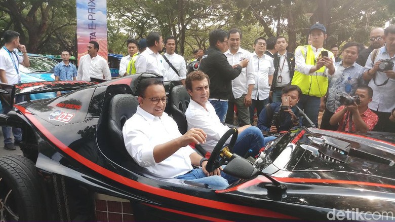 Sambut Formula E Jakarta 2020, Anies Konvoi Mobil Listrik ke Monas Sambut Formula E Jakarta 2020, Anies Konvoi Mobil Listrik ke Monas