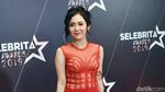 Wow, Ucie Sucita Tampil Seksi dengan Dress Menerawang