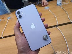 Ratusan Orang Serbu Apple Orchard Jajal iPhone 11