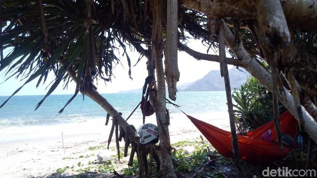 Habiskan Akhir Pekan di Dompu, Ada Pantai Ria Menunggumu