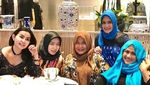 Intip Pose Shobibah Rohmah Istri Imam Nahrawi Kala Kulineran di Restoran Mewah