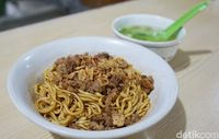 Soto Padang hingga Yamin Legendaris Ada di Dekat Halte Pasar Baru