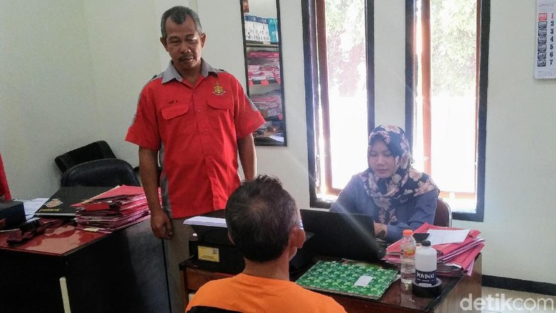 5 Santriwati Lapor, Korban Ustaz Cabul di Bondowowo Terus Bertambah 5 Santriwati Lapor, Korban Ustaz Cabul di Bondowowo Terus Bertambah