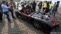 Mobil listrik ini dihadirkan dalam rangka menyambut perhelatan balap mobil tanpa emisi, Formula E yang diadakan di Jakarta.