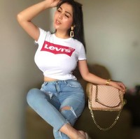 Selanjutnya ada Gebby Vesta. Secara terang-terangan Gebby Vesta mengakui bahwa dirinya adalah seorang transgender. Walaupun berpenampilan seperti layaknya seorang wanita, tapi ternyata Gebby masih mengenakan sarung dan peci saat beribadah. Hal itu terlihat dalam channel YouTube Ussy Andhika Official. Foto: Gebby Vesta / Instagram