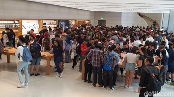 Apple mulai menjual iPhone 11 pada Jumat (20/9/2019). Foto: Adi Fida Rahman/detikINET