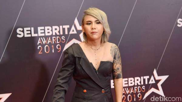 Sudah Tampil Seksi, Evelyn Kok Mau Pulang? Sudah Tampil Seksi, Evelyn Kok Mau Pulang?