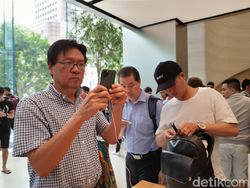 Ratusan Orang Serbu Apple Orchard Jajal iPhone 11