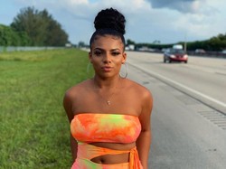 Foto Model OnlyFans yang Tuntut Ex Pacar Rp 96 Triliun karena Skandal Video Porno