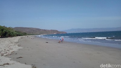Potret Cantik Pantai Ria dari Dompu