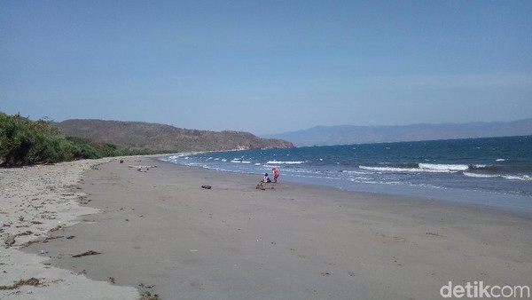 Potret Cantik Pantai Ria dari Dompu