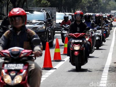 Duh, Pemotor Bajak Jalur Khusus Sepeda di Jalan Pramuka