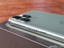 Unboxing iPhone 11 Pro Midnight Green