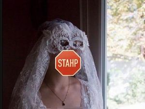 Nikah Pakai Topeng, Pengantin Wanita Ini Diejek Seperti Batman