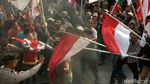 Aksi Bakar Ban Kembali Warnai Demo di KPK