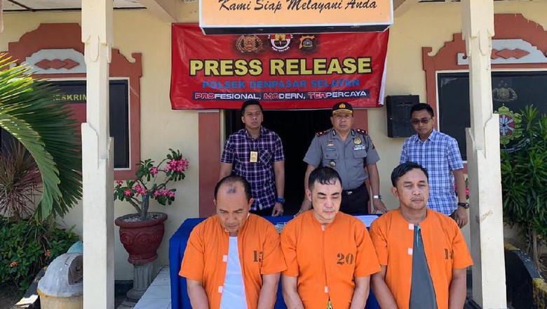 Pura-pura Jadi Turis, 3 Pria Tipu Emak-emak di Bali Ratusan Juta Pura-pura Jadi Turis, 3 Pria Tipu Emak-emak di Bali Ratusan Juta