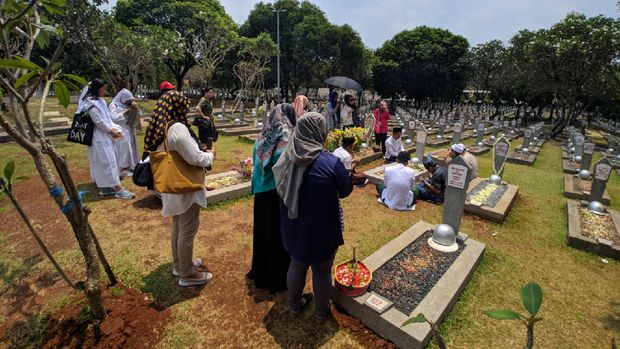 Makam BJ Habibie Masih Ramai Didatangi Peziarah