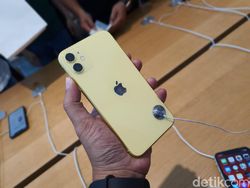Ratusan Orang Serbu Apple Orchard Jajal iPhone 11