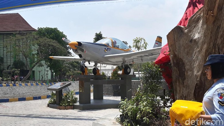 Resmikan Monumen Pesawat UNS, Panglima TNI Kenang Momen Terbang Solo Resmikan Monumen Pesawat UNS, Panglima TNI Kenang Momen Terbang Solo