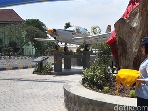 Resmikan Monumen Pesawat UNS, Panglima TNI Kenang Momen Terbang Solo