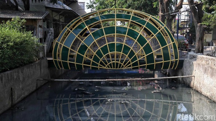 Potret Jembatan Kerang Hijau Yang Ikonik Di Utara Jakarta