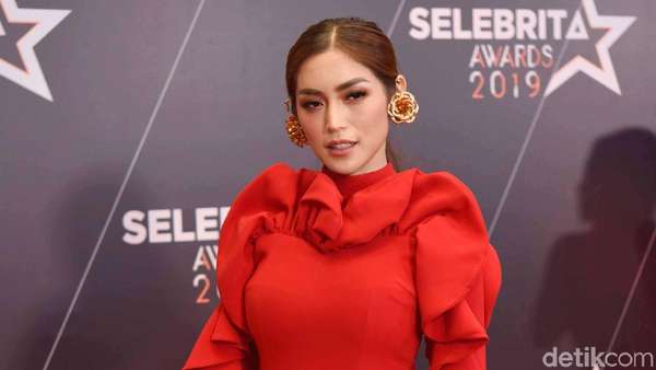 Jessica Iskandar Merah Merona Jessica Iskandar Merah Merona