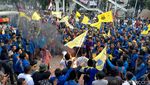 Aksi Bakar Ban Kembali Warnai Demo di KPK