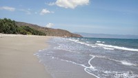 Satu lagi pantai yang dimiliki oleh Dompu NTB, Pantai Ria. Pantai ini punya wajah yang sangat cantik dan eksotis. (Foto: Faruk Nickyrawi/detikcom)