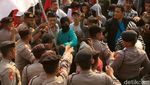 Aksi Bakar Ban Kembali Warnai Demo di KPK