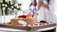 Pada Januari lalu, Lies merayakan ulang tahunnya. Sebuah cake cokelat berukuran besar ikut meramaikan pesta.  Foto: instagram @lies1801