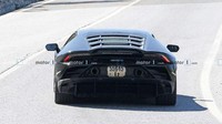 Lari ke bagian belakang, mobil ini masih menyajikan desain keren layaknya mobil sport Italia yang menakutkan. Sayang tidak diketahui kapan mobil ini akan benar-benar diperkenalkan. Foto: Pool (Motor1)