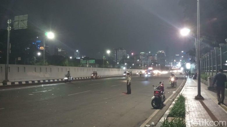 Massa Pendemo Bubar, Lalin di Depan DPR Kembali Dibuka