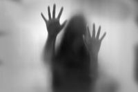 Waduh! Hantu Ini Tertangkap Kamera Sedang Ngamuk Banting Makanan