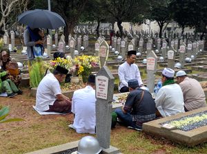Makam BJ Habibie Masih Ramai Didatangi Peziarah