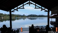 Selain itu, penginapan ini juga menyajikan panorama alam yang tak kalah memukau bagi para pengunjungnya.