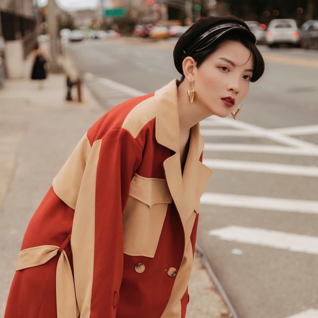 Trần Hồng Xuân yang dikenal dengan akun Instagram @morr_tran adalah seorang model terkenal asal Vietnam. Beberapa waktu lalu, ia jadi perbincangan setelah fotonya viral karena dianggap penggemar KPop mirip dengan Jungkook dan J-Hope BTS. Foto: Instagram @morr_tran